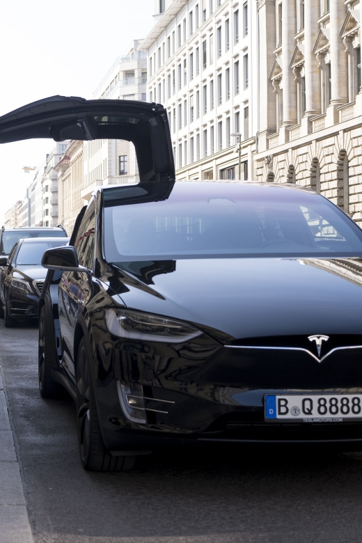 Berlin: Airport Transfer Limousine Services - Key Points