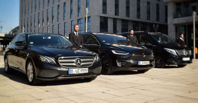 Berlin: Airport Transfer Limousine Services - Chauffeur and Communication