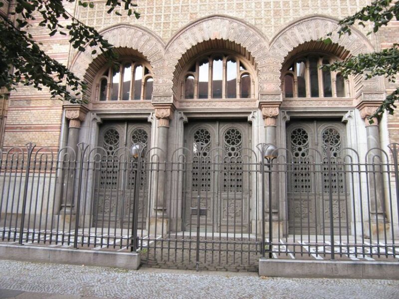 Berlin: Backyards of Berlin 2-Hour Tour - Tour Inclusions