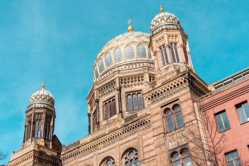 Berlin: Backyards of Berlin 2-Hour Tour - Booking and Important Information