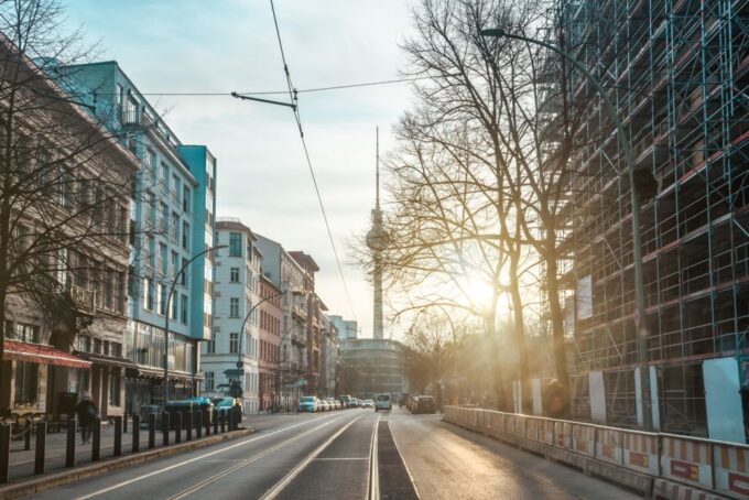 Berlin: Backyards of Berlin 2-Hour Tour - Discovering Jewish History and Culture