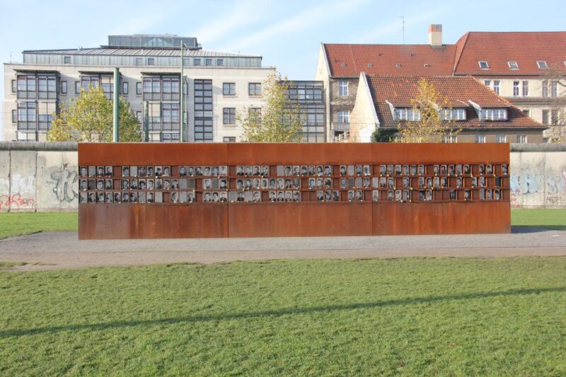 Berlin: Berlin Wall Memorial Self-Guided Audio Tour - Tour Experiences
