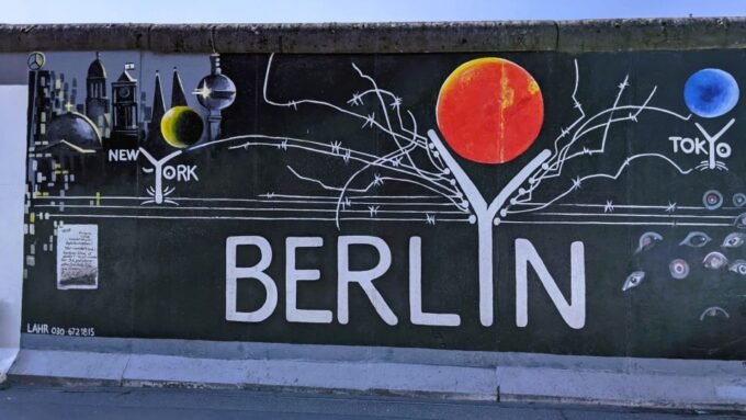 Berlin: Berlin Wall, Self-Guided Tour With Facts & Anecdotes - Meeting Point and Requirements