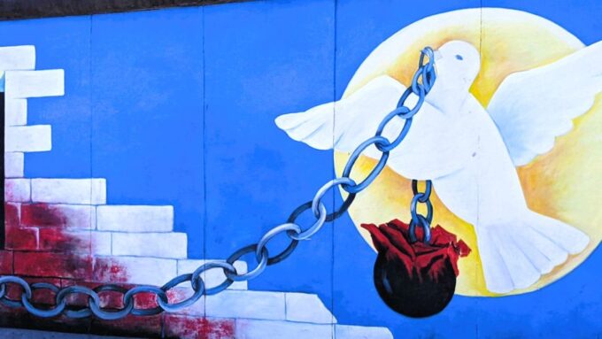 Berlin: Berlin Wall, Self-Guided Tour With Facts & Anecdotes - Customer Feedback and Ratings