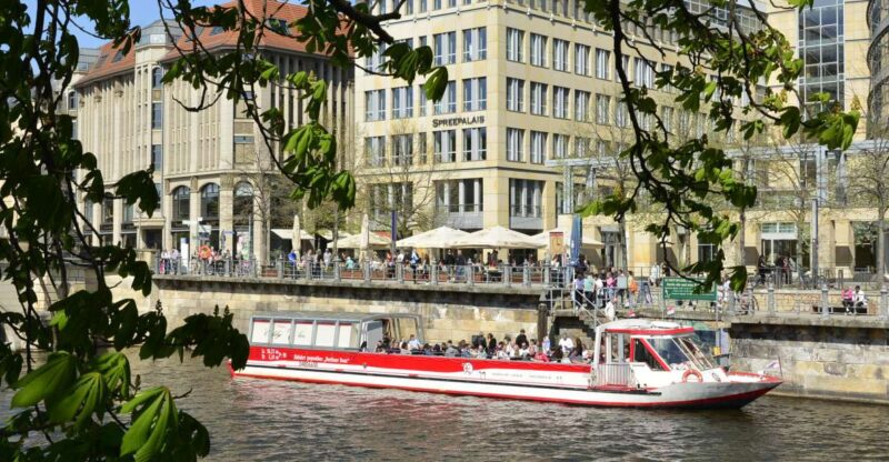 Berlin: Boat Tour Through the Old and New Berlin - Itinerary Highlights