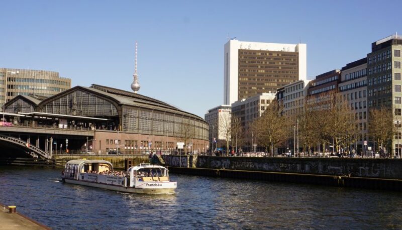Berlin: Boat Tour With Tour Guide - Return to Starting Point