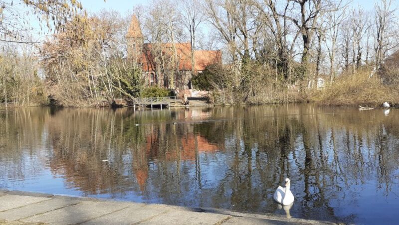 Berlin: Castle Britz Gardens Private Tour - Inclusions