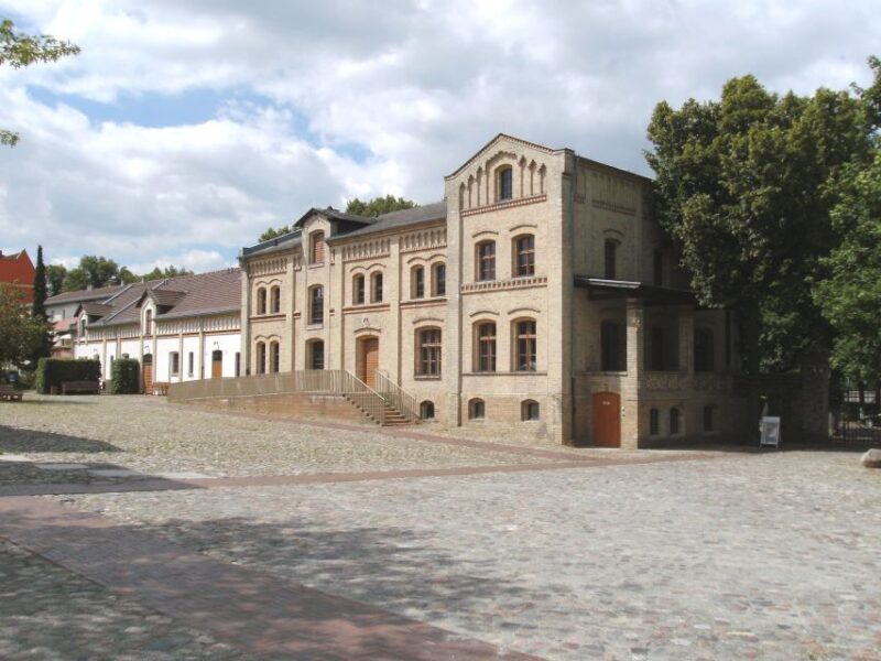 Berlin: Castle Britz Gardens Private Tour - Accessibility