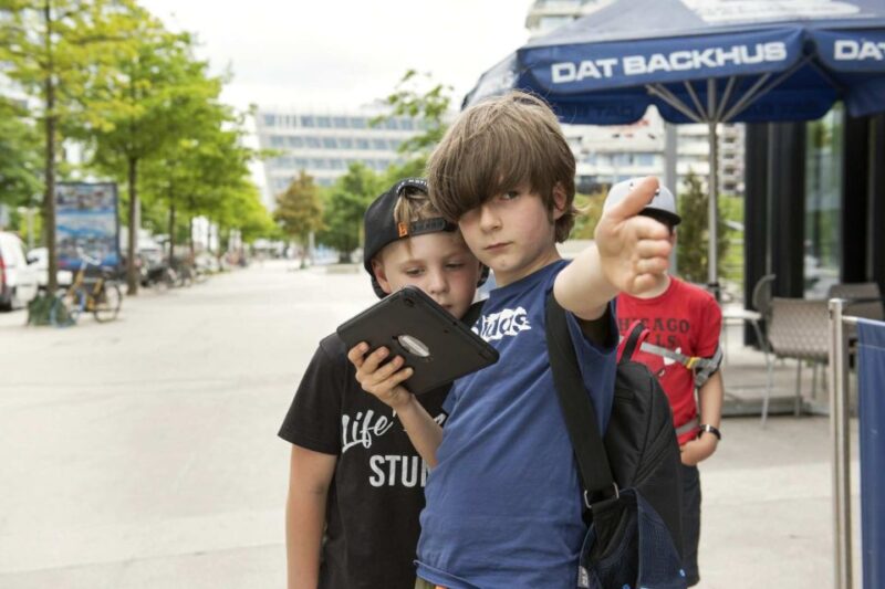 Berlin: City Exploration Scavenger Hunt for Kids With Geolino - Game Materials