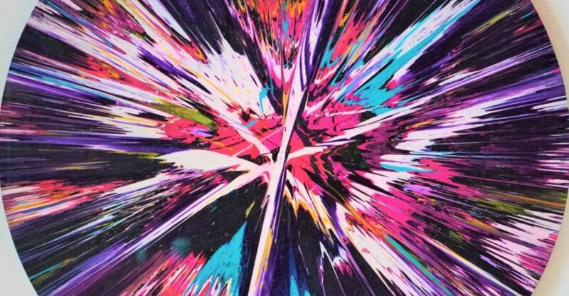 Berlin: Create Your Own Spin Painting at Jans Echternacht - Group Participation