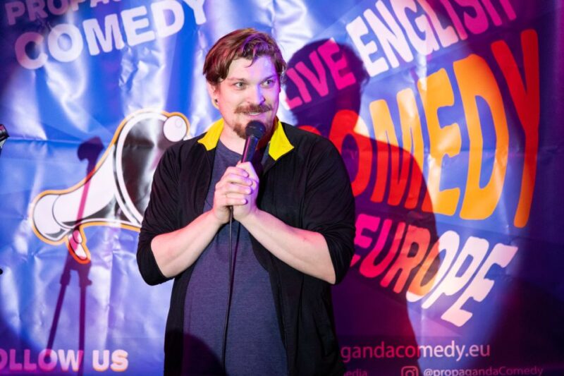 Berlin: Dark Humor Comedy Show in English at Kara Kas Bar - Key Points