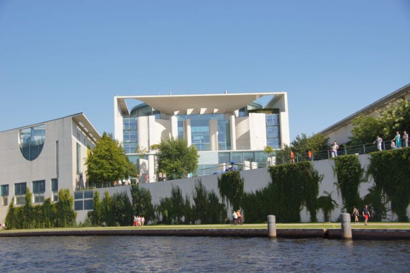 Berlin: Dinner Cruise on the Spree With Prosecco - Included in the Cruise