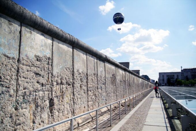 Berlin: Discover Berlin Walking Tour - Flexible Booking Process