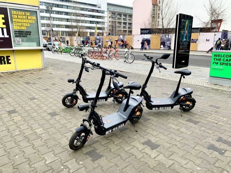 Berlin: E-Scooter Tour - Highlights of the Excursion