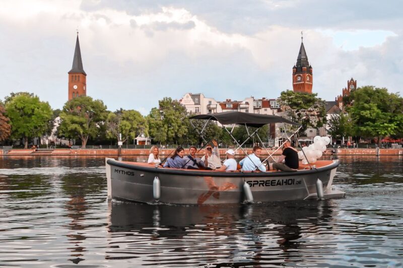 Berlin: Electric Boat Rental for Self-Driving 2 Hrs - Boat Features and Experience