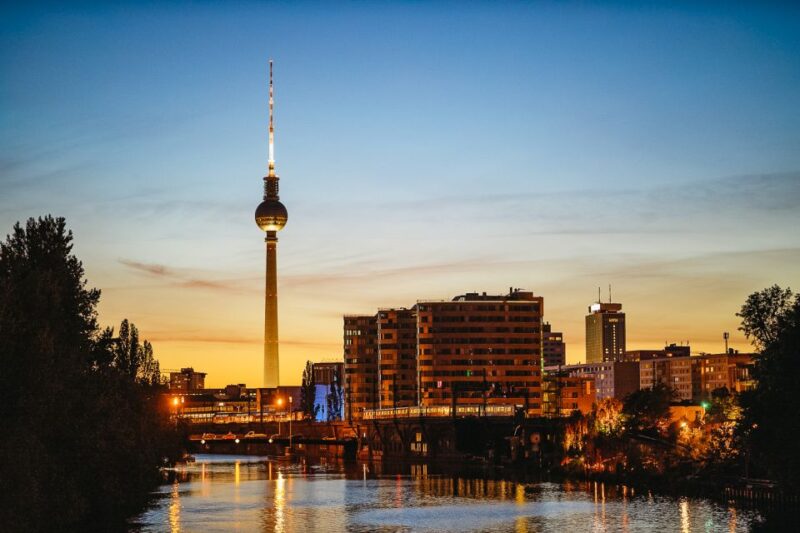 Berlin: Evening City Sightseeing Cruise - Sightseeing From the Water