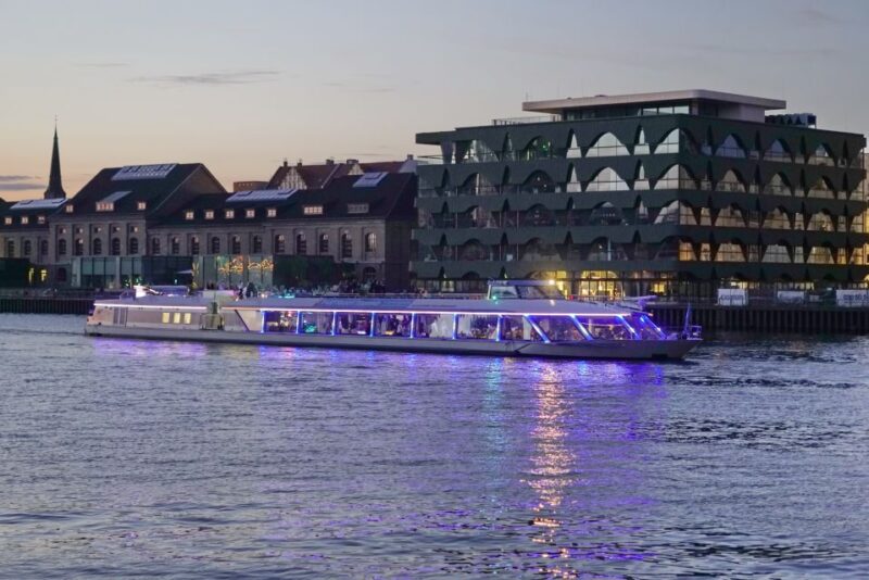 Berlin: Evening City Sightseeing Cruise - Onboard Audio Commentaries