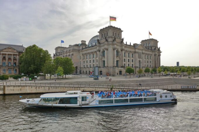 Berlin: Evening City Sightseeing Cruise - Frequently Asked Questions