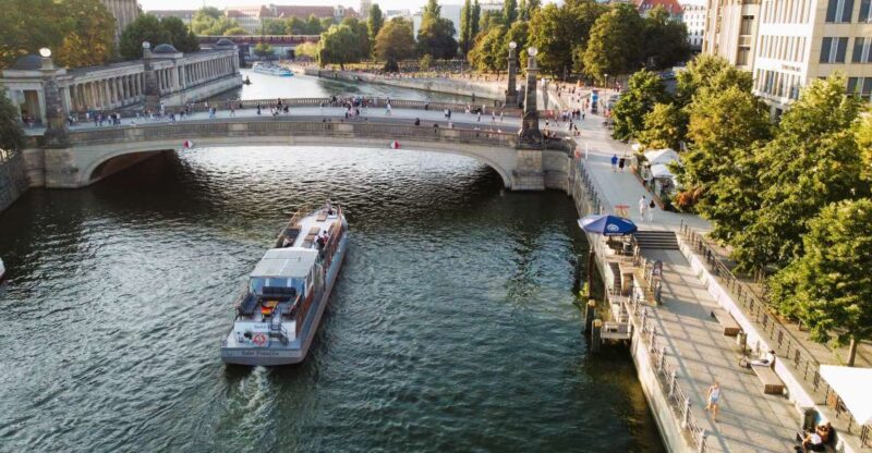 Berlin: Evening Sightseeing River Cruise on the Spree - Key Points