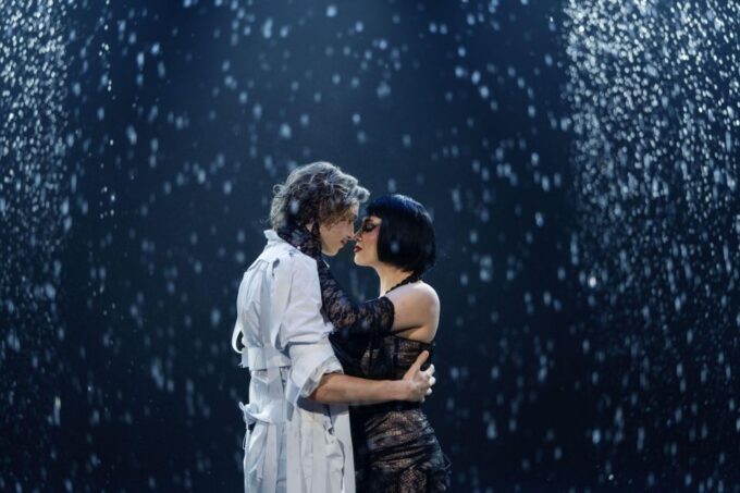 Berlin: FALLING | IN LOVE Grand Show Friedrichstadt-Palast - Additional Tips