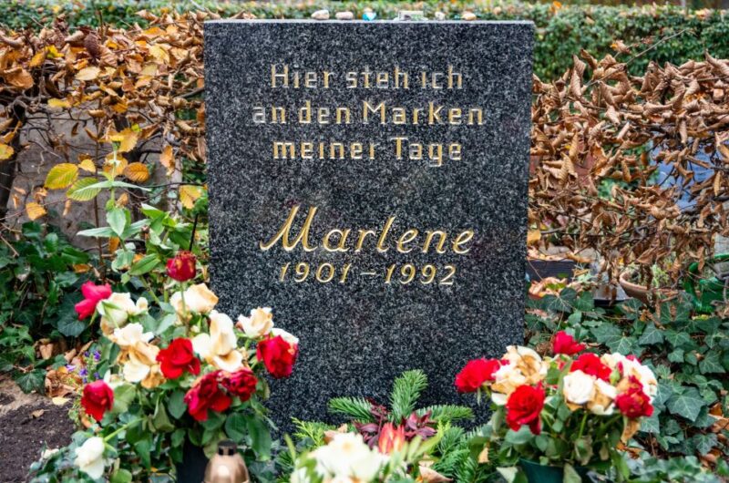 Berlin: Friedenau Neighborhood Historic Walking Tour - Diverse Residents