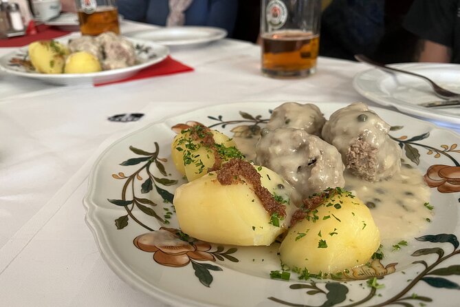 Berlin Gourmet Food & Cultural Walking Tour in Vibrant District - Navigating the Meeting and End Points