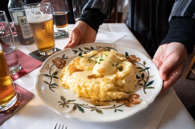 Berlin: Gourmet Food & Cultural Walking Tour - Booking and Cancellation Policy