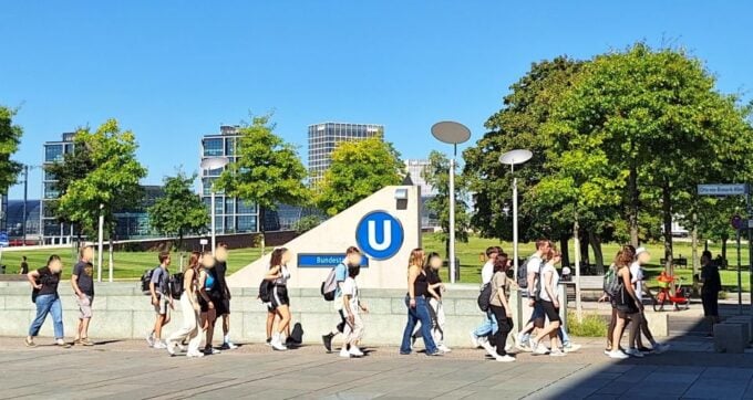 Berlin: Government District Tour and Reichstag Dome Visit - Exploring the Parliamentary Quarter