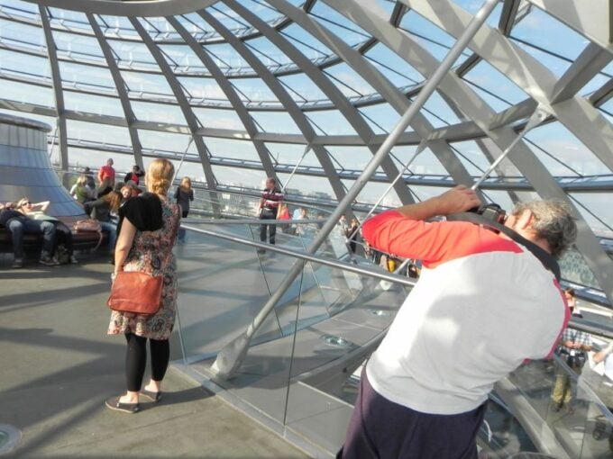 Berlin: Government District Tour and Reichstag Dome Visit - Bundestags Work Plan and Tour Schedule