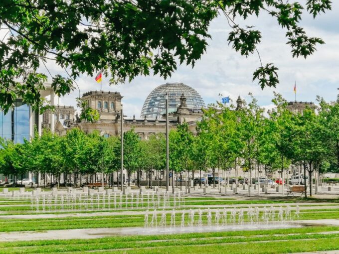 Berlin: Government Quarter Tour and Reichstag Dome Visit - Navigating the Reichstag Building