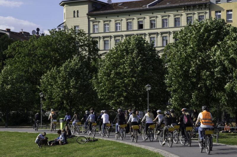 Berlin: Guided City Bike Tour - Experience Highlights