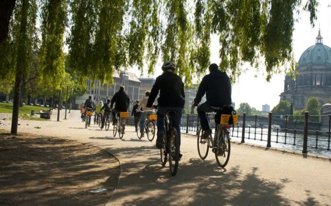 Berlin: Guided City Bike Tour - Bike Selection and Preparation