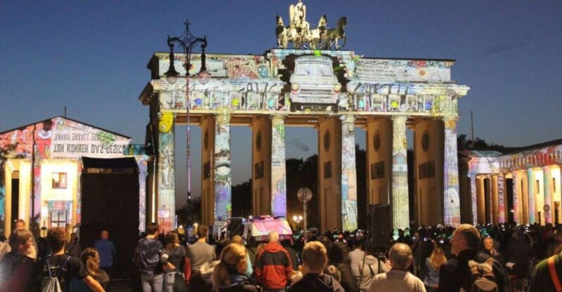 Berlin: Guided Walking Tour of the Old Town - Experience Highlights