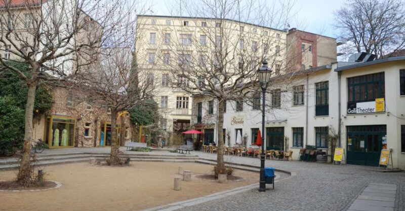 Berlin: Hackesche Höfe Courtyards Walking Tour - Tour Experience