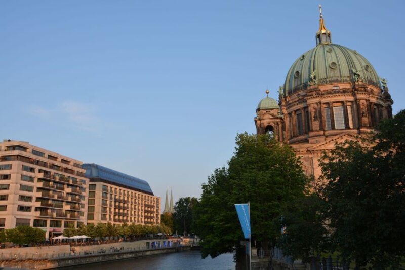 Berlin: Hackesche Höfe Courtyards Walking Tour - Customer Feedback