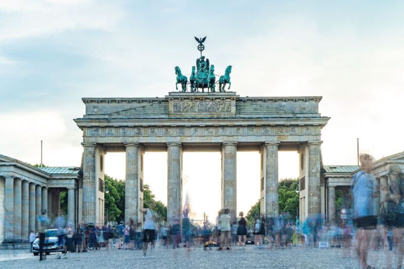 Berlin: Half-Day Private History & Highlights Walking Tour - Historical Context and Sites