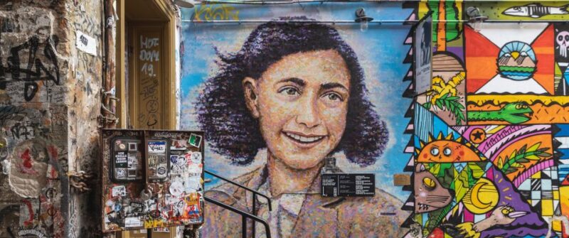 Berlin: Hidden Backyards Guided Walking Tour - Artistic Spaces