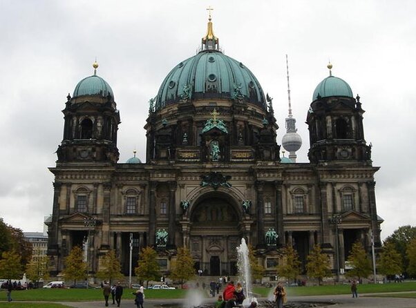 Berlin Highlights Self Guided Scavenger Hunt and Walking Tour - Key Points