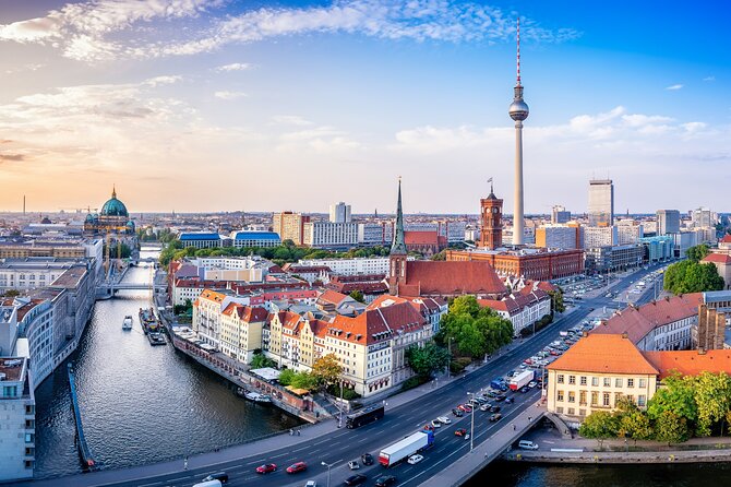 Berlin Highlights Self Guided Scavenger Hunt and Walking Tour - Teamwork and Cooperation