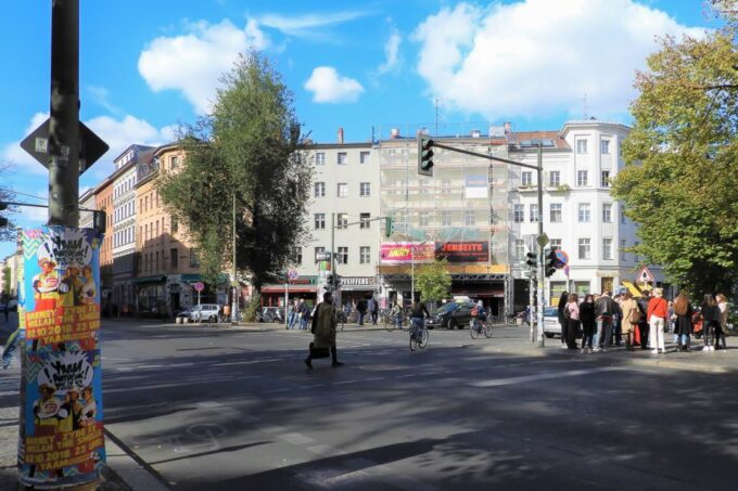 Berlin: Kreuzberg Guided Walking Evening Tour - Booking Information