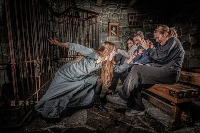 Berlin: Madame Tussauds Museum & Berlin Dungeon Combo Ticket - Important Restrictions