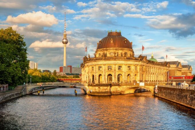 Berlin: Museum Island Guided Walking Tour - Discover Architectural Designs