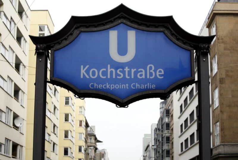 Berlin: Private E-Scooter Highlights Tour - Learning Local Culture
