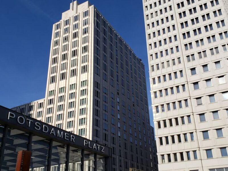 Berlin: Private Rally Through the City Center of Berlin - Teamwork and Game Challenges