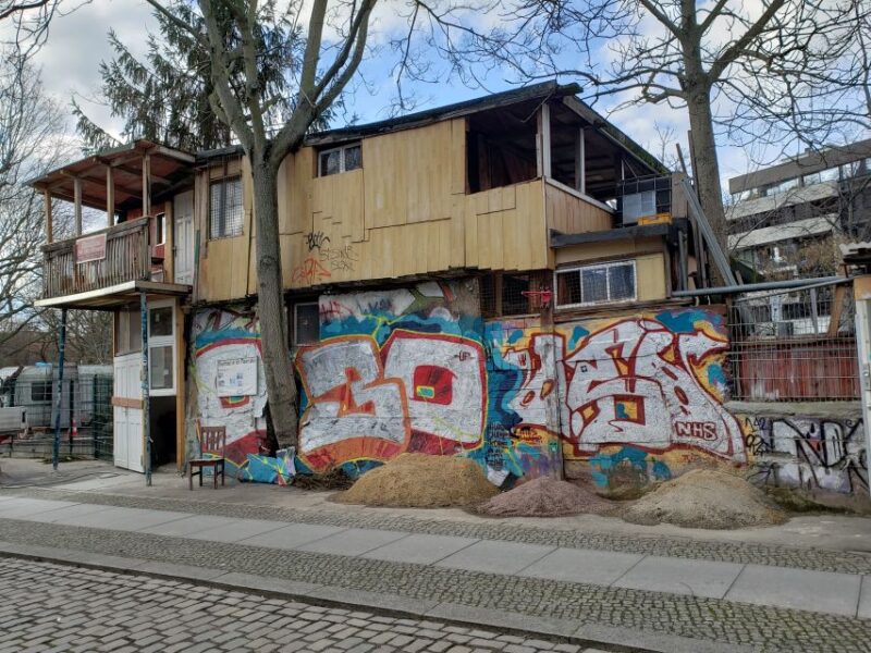 Berlin: Private Tour Through the District of Kreuzberg - Visit a Tree House