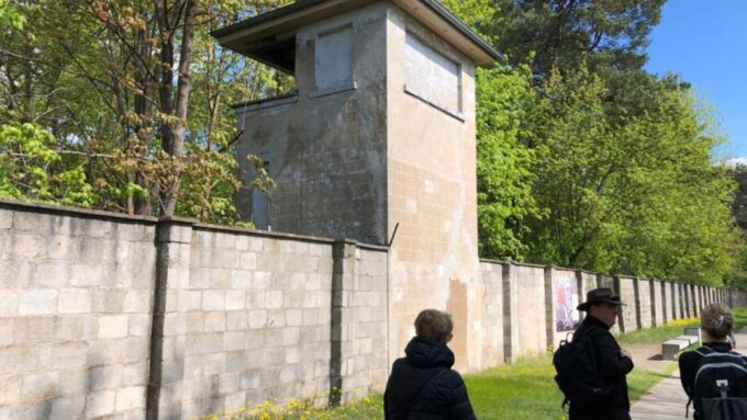 Berlin: Sachsenhausen Concentration Camp Guided Tour - Customer Reviews and Ratings