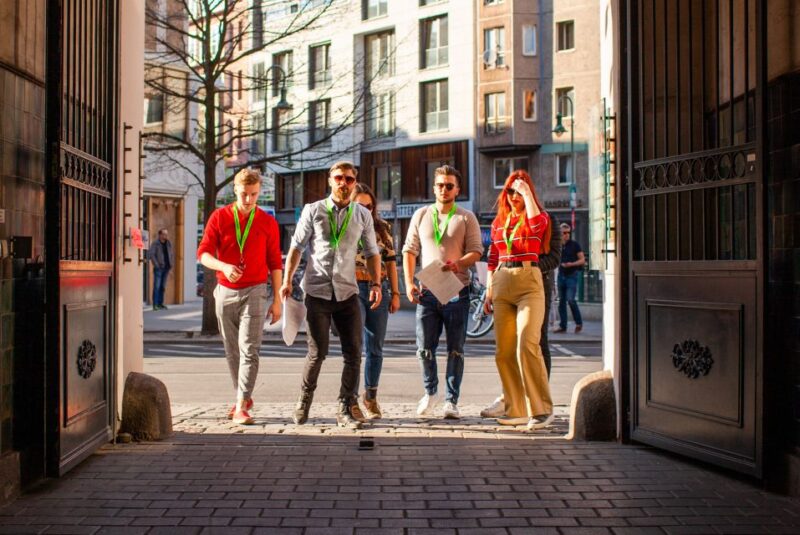 Berlin: Scavenger Hunt, Sightseeing & Outdoor Escape Game - Meeting Point & Requirements