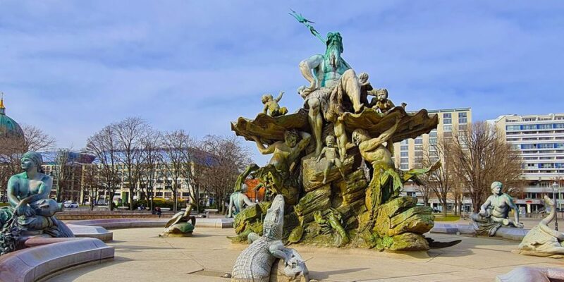 Berlin: Self-Guided Walking Tour in Mitte With Quiz Game - Key Points