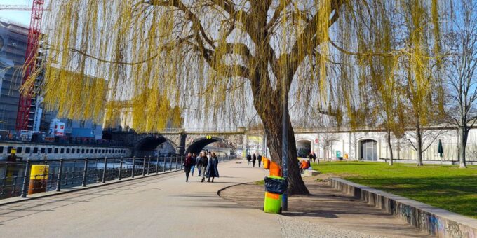 Berlin: Self-Guided Walking Tour in Mitte With Quiz Game - What to Bring