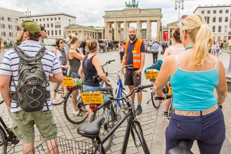 Berlin: Sights and Highlights Bike Tour With a Local Guide - Visiting Museum Island